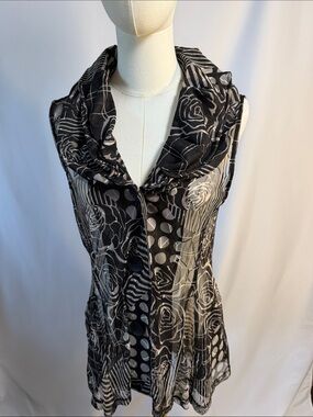 DAMEE INC International Concepts Black & White Floral Sheer Scarf-Collar Vest